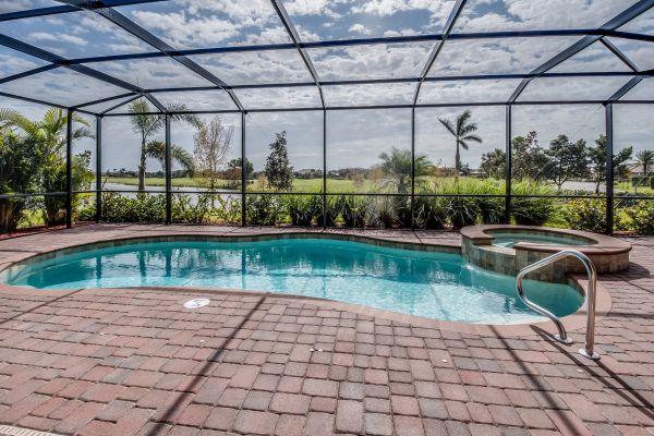 Pool Enclosure Cleaning in Kihei