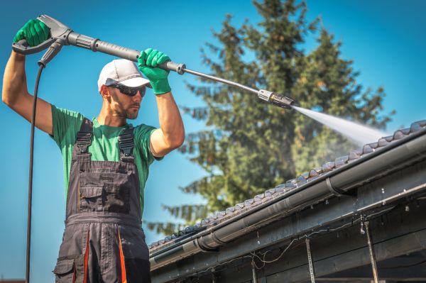 Gutter Washing in Kihei