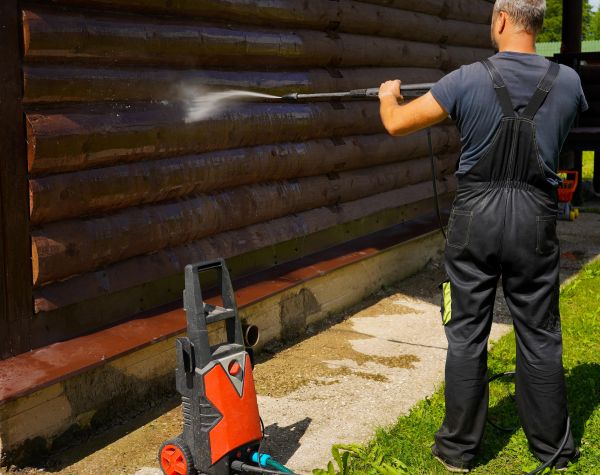 Log Home Pressure Washing in Kihei