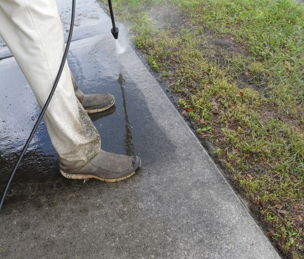 Sidewalk Concrete Cleaning in Kihei