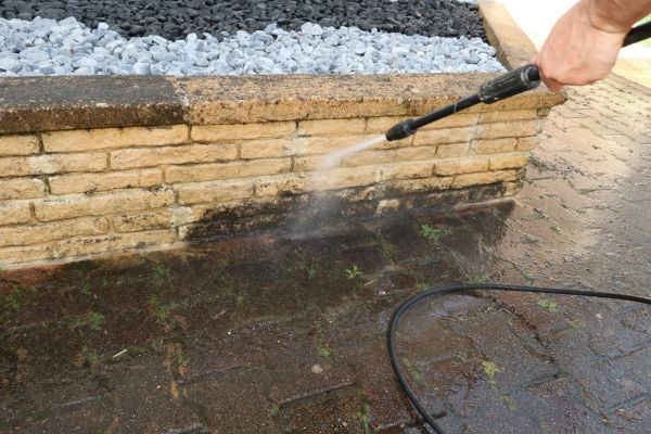 Retaining Wall Power Washing in Kihei