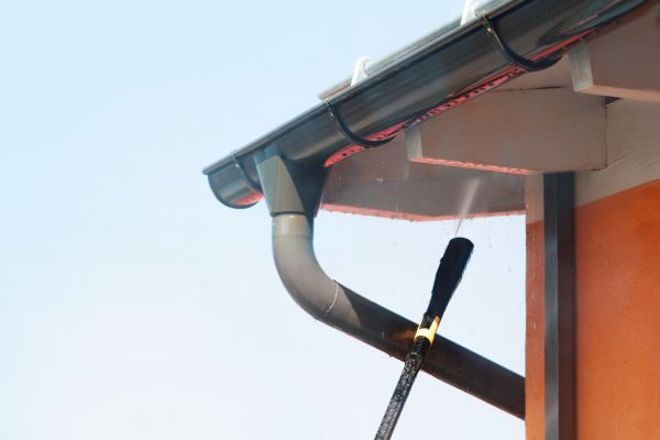 Eaves Power Washing in Kihei