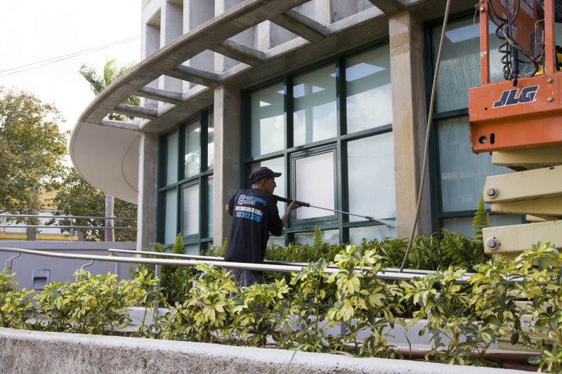 Powerwashing of Commercial Facades